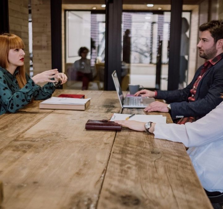 Bewerberin beim Job-Speed-Dating