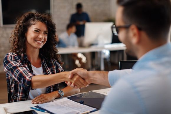 Bewerberin beim Job-Speed-Dating 