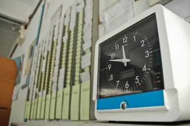 Zeiterfassung mit Stempelkarten in der Arbeit