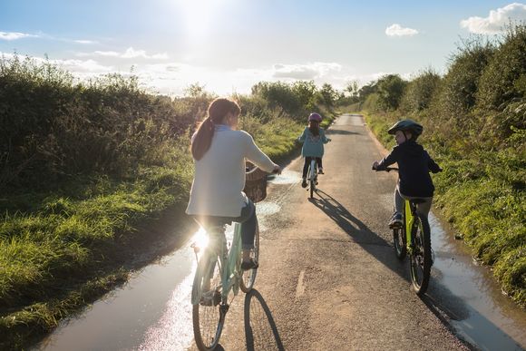 Ausgleich zur Arbeit: Familienausflug mit Kindern 