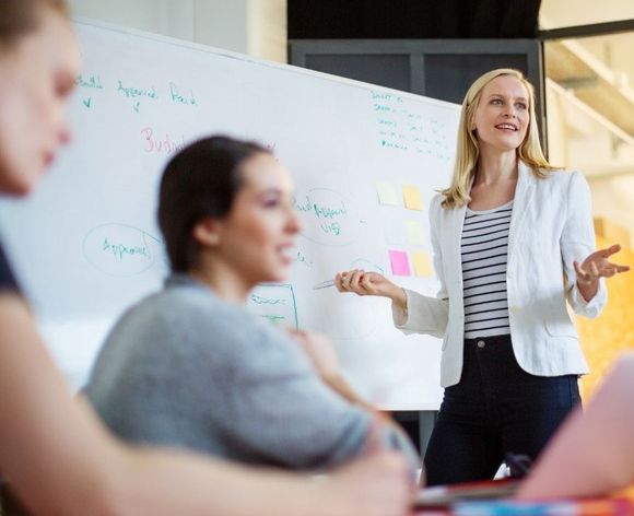 Zu Job Enrichment gehört auch Weiterbildung.