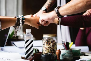 Studie zum Wandel der Arbeitswelt durch Corona Team arbeitet auf Veränderungen hin
