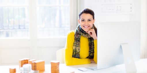 junge Selbstständige im Büro