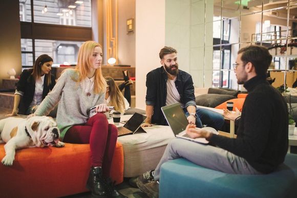 Digital Leader beim Feedbackgespräch mit Mitarbeitern