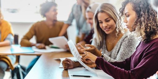 Studenten auf der Suche nach einem Stipendium